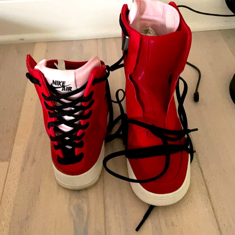 Nike Air Force 1 Rebel XX
Gym Red (W) size 8